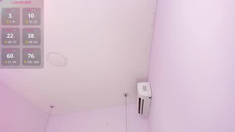 Snapshot of haileystonei chatting on 11/29/25, 11:35 haileystonei online show from 11/29/25, 11:35