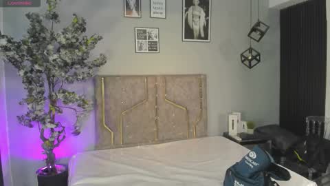 Snapshot of haileystonei chatting on 12/14/25, 11:37 haileystonei online show from 12/14/25, 11:37