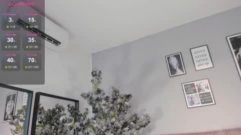 Snapshot of haileystonei chatting on 12/19/25, 11:28 haileystonei online show from 12/19/25, 11:28