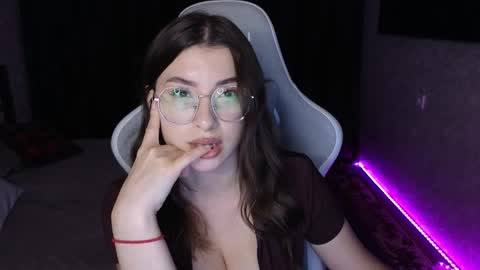 Snapshot of haily_heavenly chatting on 11/26/25, 01:34 HailyHeavenly online show from 11/26/25, 01:34