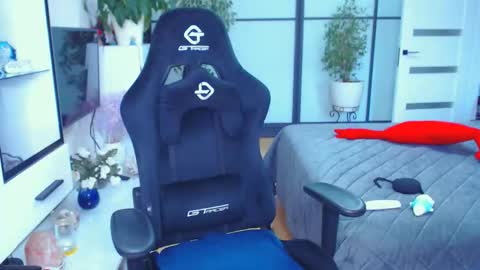 Monika online show from 09/09/25, 10:15