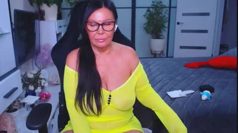 Monika online show from 10/26/25, 09:04