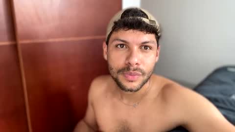 Independent       model  online show from 01/18/25, 08:09