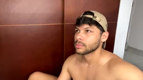 Independent       model  online show from 02/02/25, 09:13