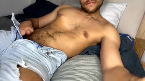 Independent       model  online show from 03/11/25, 11:59