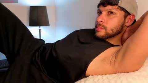 Independent       model  online show from 10/19/25, 01:17