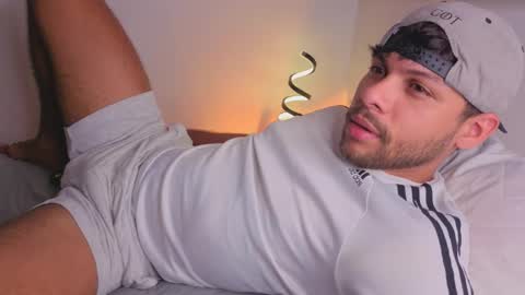 Independent       model  online show from 12/18/25, 11:33