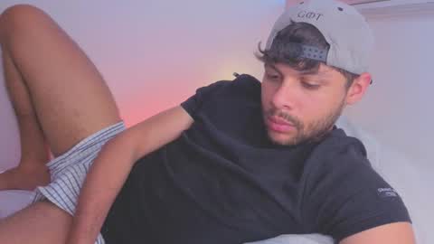 Independent       model  online show from 12/21/25, 07:54