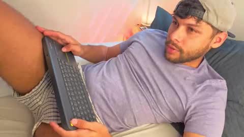 Independent       model  online show from 01/16/26, 04:00