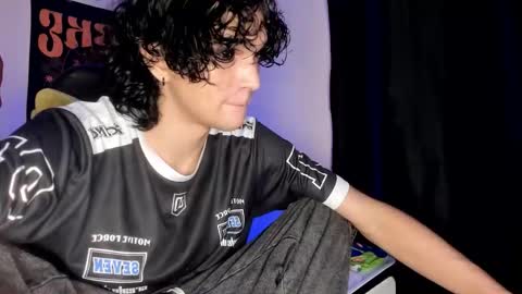 Snapshot of halan_jr chatting on 11/21/25, 08:13 halan online show from 11/21/25, 08:13