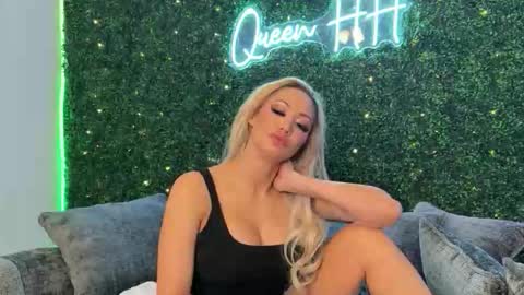 Halia Hill online show from 02/18/26, 08:21