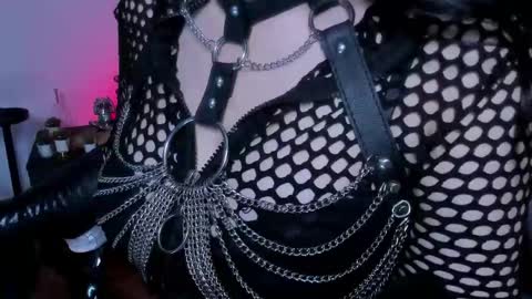 halley_ravenn online show from 05/19/26, 01:56