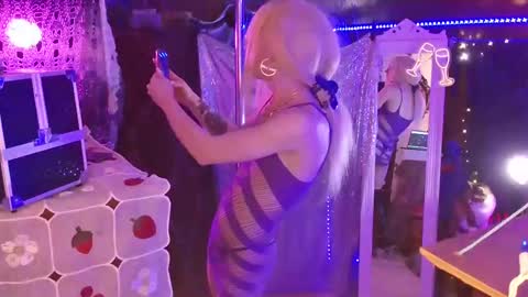 halovalentine online show from 01/21/25, 02:22