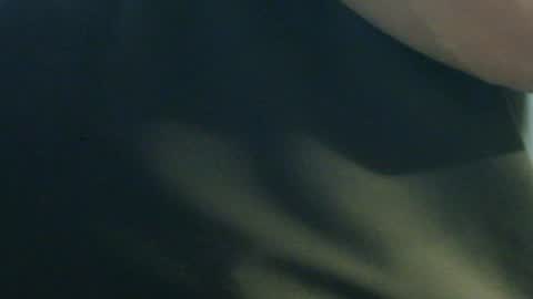 Snapshot of hamhead71 chatting on 12/23/24, 01:18 hamhead71 online show from 12/23/24, 01:18