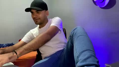 Snapshot of hamiltong12 chatting on 11/15/25, 05:16 hamiltong12 online show from 11/15/25, 05:16