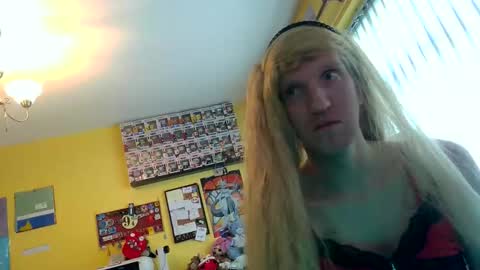 Snapshot of hamptoncriz chatting on 09/25/25, 11:14 Sissy Sarah-Louise online show from 09/25/25, 11:14