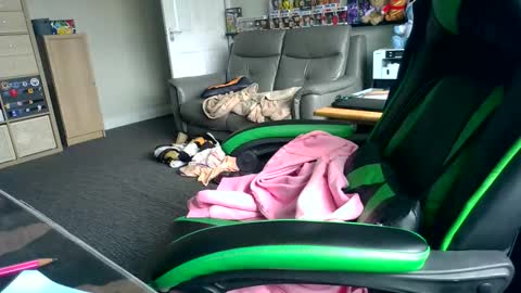 Snapshot of hamptoncriz chatting on 04/16/26, 01:34 Sissy Sarah-Louise online show from 04/16/26, 01:34