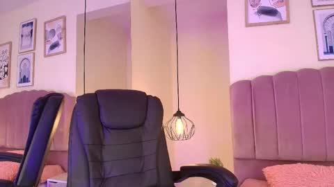 hanabie_ online show from 02/04/26, 03:23