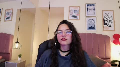 hanabie_ online show from 04/11/26, 03:22