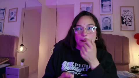 hanabie_ online show from 04/22/26, 03:09