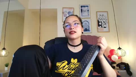 hanabie_ online show from 04/29/26, 04:38