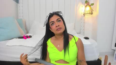 Snapshot of hanah_gray chatting on 09/11/25, 11:21 hanah_gray online show from 09/11/25, 11:21