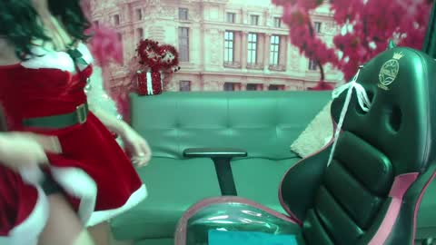 Snapshot of hanaku_8 chatting on 12/17/24, 02:11 Hanaku online show from 12/17/24, 02:11