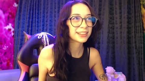 Snapshot of hanaku_8 chatting on 01/10/25, 02:13 Hanaku online show from 01/10/25, 02:13