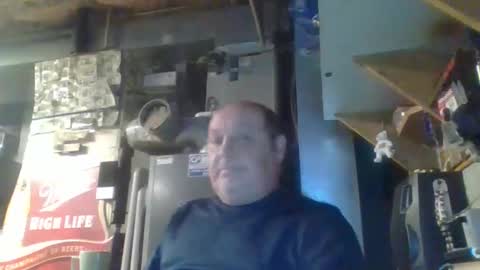 Snapshot of handiemanhere chatting on 10/31/25, 02:45 naked man online show from 10/31/25, 02:45