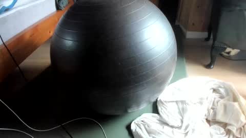 Snapshot of handncocknocum chatting on 02/10/25, 02:37 handncocknocum online show from 02/10/25, 02:37