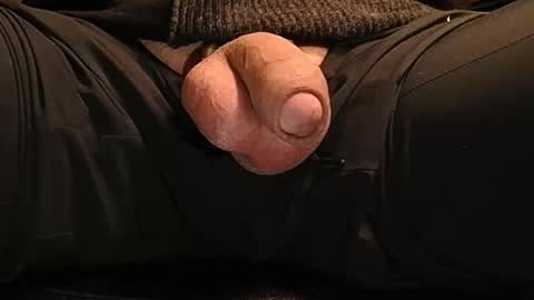 Snapshot of handsfreedude chatting on 10/31/25, 03:57 handsfreedude18 online show from 10/31/25, 03:57