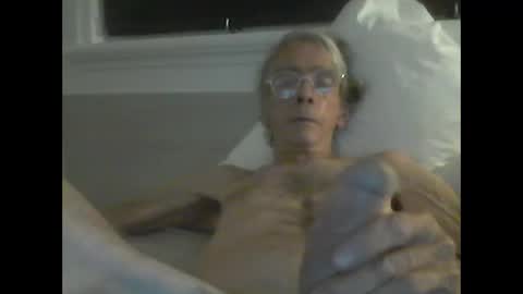 handshappyfu1 online show from 12/16/24, 02:38