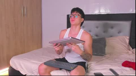 handsome_boys69 online show from 04/03/26, 07:50