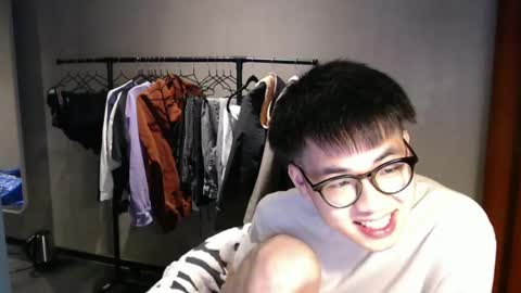 handsome_mannn online show from 03/03/25, 12:48