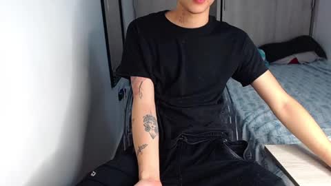 Snapshot of handsome_white1 chatting on 02/02/25, 06:48 jorge daniel online show from 02/02/25, 06:48