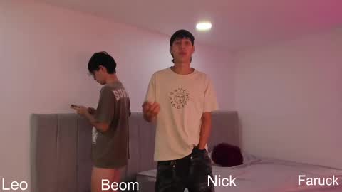 leonardfarrucknick and otis online show from 09/12/25, 10:43