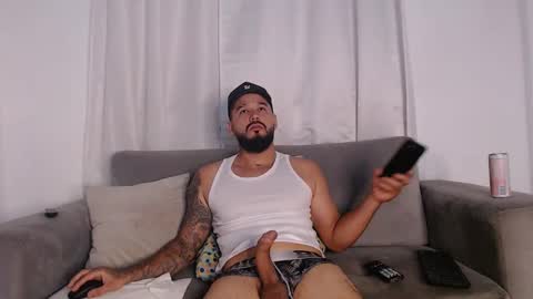 Snapshot of handsomen69 chatting on 05/22/26, 01:57 Handsomen online show from 05/22/26, 01:57