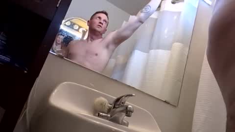 Snapshot of handsomerob42 chatting on 11/24/25, 12:27 handsomerob42 online show from 11/24/25, 12:27