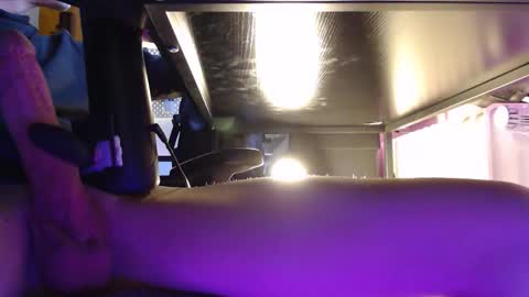 Snapshot of handyman0001 chatting on 11/30/25, 02:21 Handyman online show from 11/30/25, 02:21