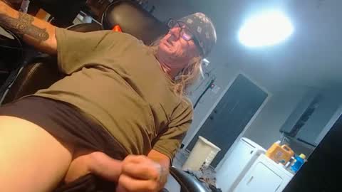 Snapshot of handystud33 chatting on 09/19/25, 02:07 handystud33 online show from 09/19/25, 02:07