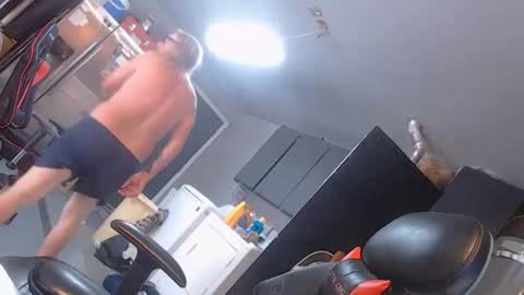 Snapshot of handystud33 chatting on 09/24/25, 05:27 handystud33 online show from 09/24/25, 05:27