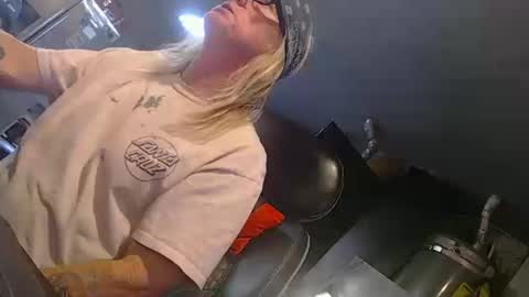 Snapshot of handystud33 chatting on 10/13/25, 03:17 handystud33 online show from 10/13/25, 03:17