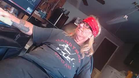 Snapshot of handystud33 chatting on 10/21/25, 04:08 handystud33 online show from 10/21/25, 04:08