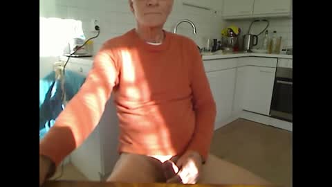 Snapshot of hankk54 chatting on 11/25/25, 11:10 hankk54 online show from 11/25/25, 11:10