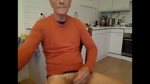 Snapshot of hankk54 chatting on 12/16/25, 09:36 hankk54 online show from 12/16/25, 09:36