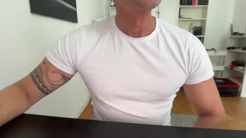 hanky online show from 09/17/25, 09:33