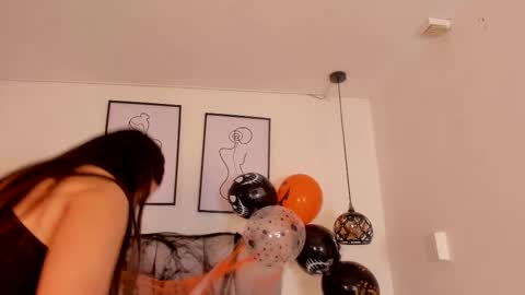 hanna__evans_ online show from 10/26/25, 12:33