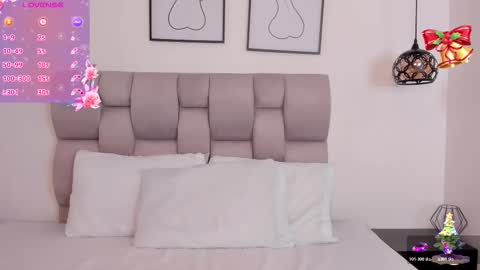 hanna__evans_ online show from 11/26/25, 12:06