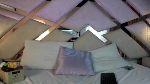  hanna  online show from 02/08/25, 02:58