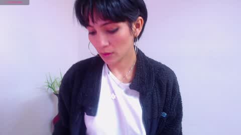 Sara online show from 12/31/24, 02:03